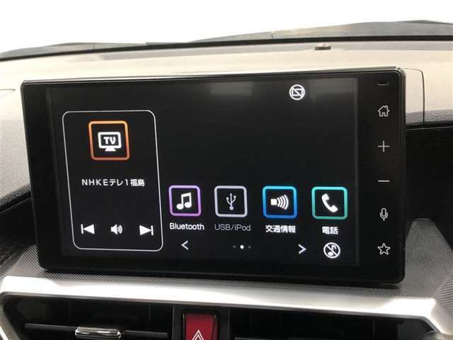 9インチディスプレイオーディオです。ラジオ、テレビ、Bluetoothオーディオの使用が可能。ナビゲーションシステムは搭載されていません。スマホを連携させることで、ナビアプリの使用が可能です。