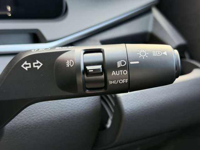 アダプティブLEDヘッドライト・LEDフォグランプです。夜の視界を明るくしてくれます。