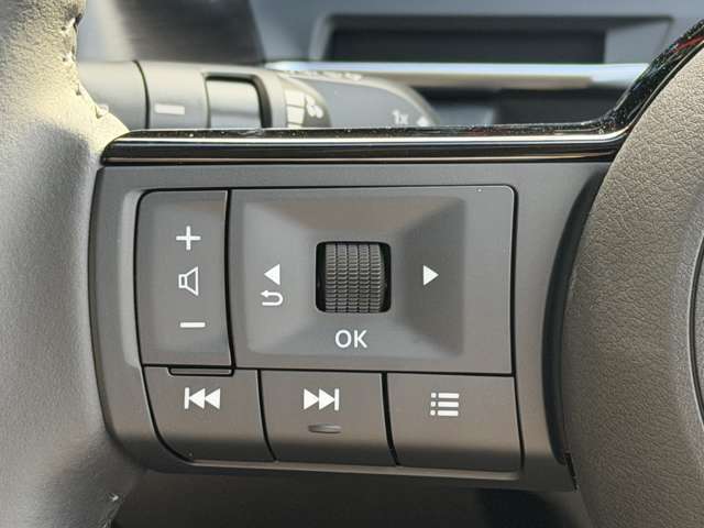 ステアリングスイッチです。手元でオーディオの操作ができます。