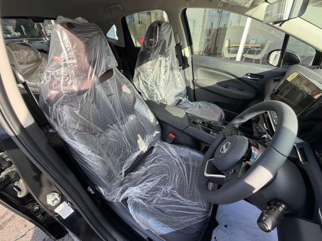 運転席、助手席も広々、ご近所も長距離でも運転は楽々です☆