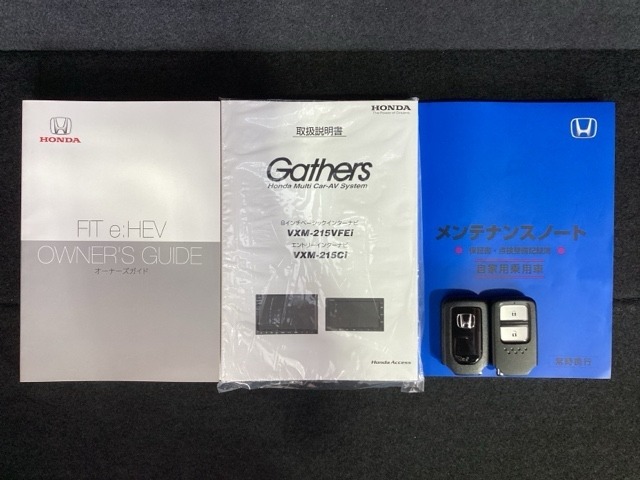 スマートキーは鍵をバッグに入れたままでもドアロックの開閉やエンジンのON・OFFができます。夜間や雨の日も鍵を探さなくて良いので便利です。