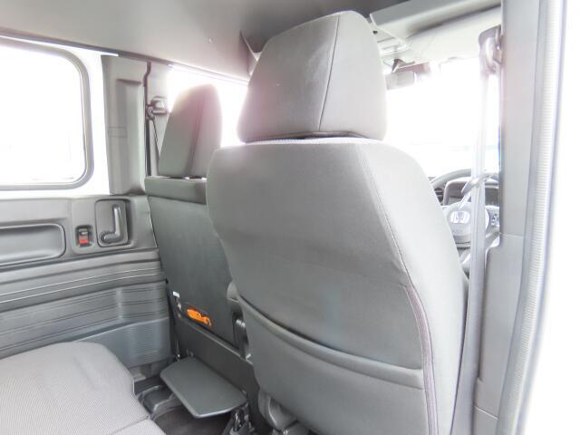 車内は専門業者にて室内クリーニング施工済みなので、大変清潔です。オリックス自動車ではみなさまに快適なドライブをお約束します。