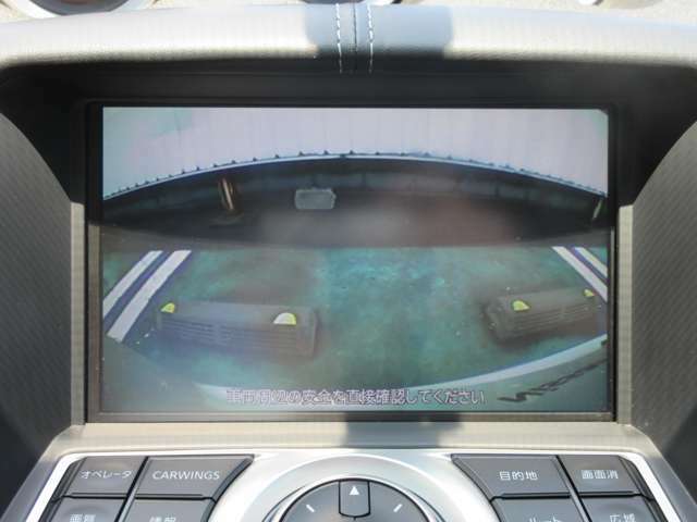 ナビ画面にバックビュ-モニタ-の映像を映し出しています。　　狭い場所での車庫入れをサポ-トしてくれる便利アイテムです。