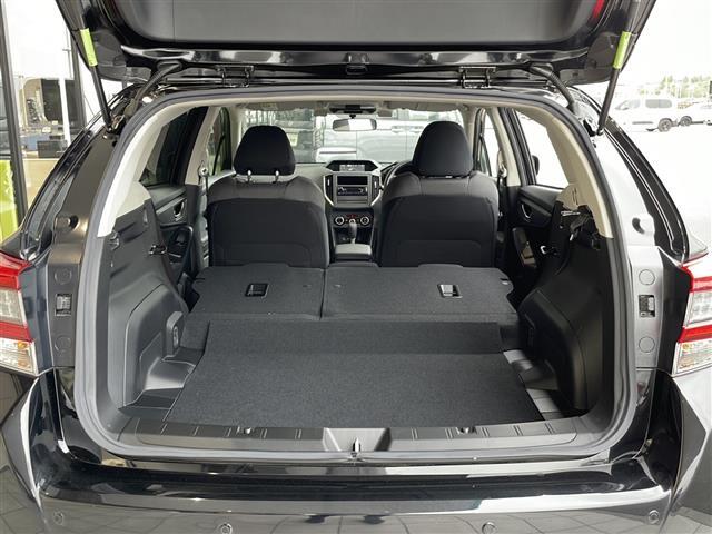 【シートアレンジ】乗せる人数、荷物によってシートアレンジは自由自在です！軽い力でシートを動かせます。開口部は低く、重い荷物もラクに積み下ろしできます。