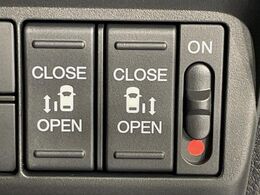 【両側パワースライドドア】スマートキーや運転席のスイッチで後席両側スライドドアの開閉が可能♪電動だから力を入れてドアを開ける必要が無く、小さなお子様でも簡単に開け閉めでき快適です♪