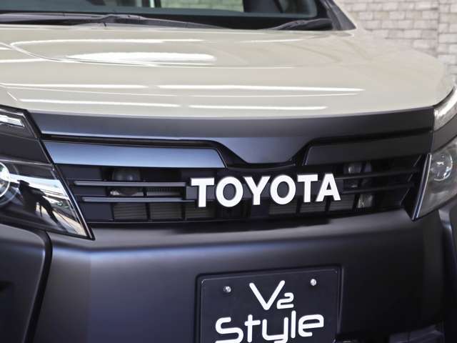 『TOYOTA』ロゴグリルが、よりクラシカルな雰囲気を演出してくれますね！