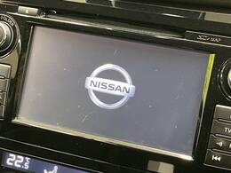 【純正ナビ】人気の純正ナビを装備しております。ナビの使いやすさはもちろん、オーディオ機能も充実！キャンプや旅行はもちろん、通勤や買い物など普段のドライブも楽しくなるはず♪