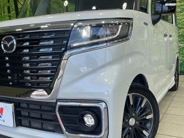 【LEDヘッドライト】悪天候や夜間走行時も良好な視界を確保し安心して運転できる高輝度LEDヘッドライトを装備！点灯速度が早く、消費電力も抑えられています。
