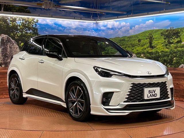大好評のボディコーティング「弾スプラッシュコート」もご納車までに施工可能。通常のガラスコートと異なる、耐久年数6年の無機質ガラスコーティングが、ボディをキレイな状態に保ってくれます。