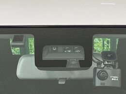 【スズキ　セーフティサポート】走行中に前方の車両等を認識し、衝突しそうな時は警報とブレーキで衝突回避と被害軽減をアシスト。より安全にドライブをお楽しみいただけます。