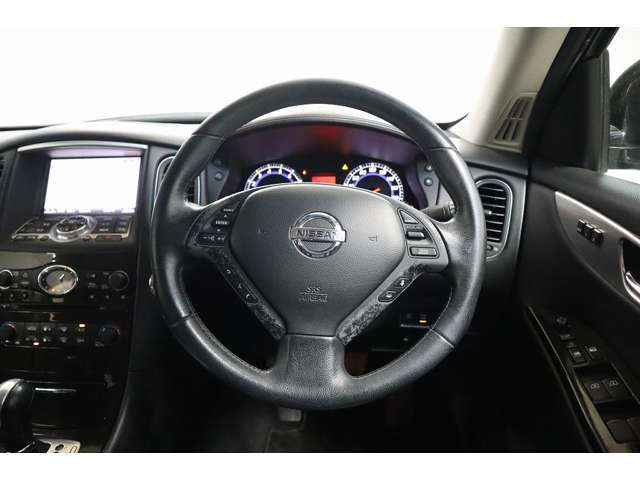 全車両、車検整備を施してからのご納車とさせていただきます。エンジンオイルやブレーキオイルはもちろん、必要に応じブレーキパットやブレーキロータ等の交換もしております。