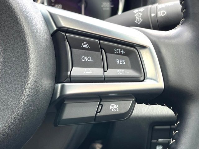 【i-ACTIVESENSE】走行中に前方の車両等を認識し、衝突しそうな時は警報とブレーキで衝突回避と被害軽減をアシスト。より安全にドライブをお楽しみいただけます。