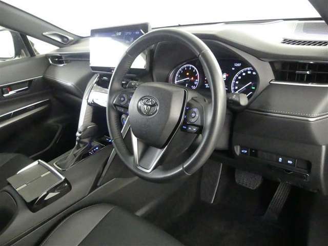 見通しのよいすっきりとした視界で、誰でも運転しやすいです。運転のしやすさは疲れにくさにも繋がりますよ♪