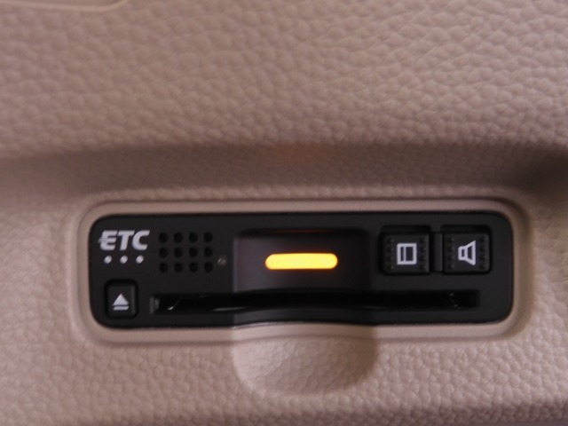 今や必需品の◆ETC車載器　装備車◆　有料道路を利用する際にスムースに通過でき、わずらわしい料金支払いから開放されます！