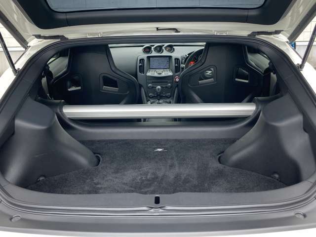 荷室【内装インテリア】現車の確認はお電話で在庫のご確認の上、是非ご来店くださいませ！ご来店の難しい方は店舗スタッフがお電話やメールで詳細をお答えさせて頂きます。