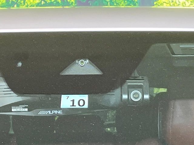 【スマートブレーキサポート】走行中に前方の車両等を認識し、衝突しそうな時は警報とブレーキで衝突回避と被害軽減をアシスト。より安全にドライブをお楽しみいただけます。