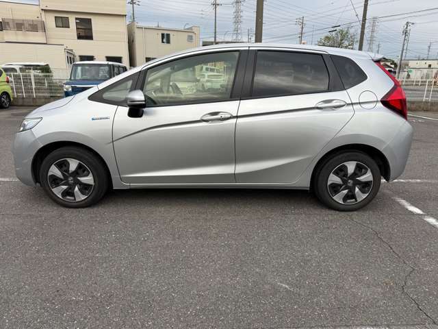 ハイブリッドモデルは全タイプにフロアアンダーカバーを採用