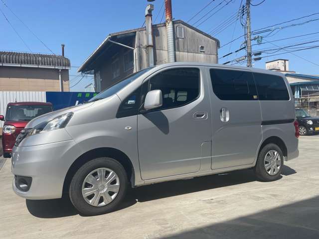 当社にて内装クリーニング済み。綺麗にしておりますので、是非お客様の目でお確かめください！また納車時にはもう一度キレイに仕上げてお客様にお渡しいたします！