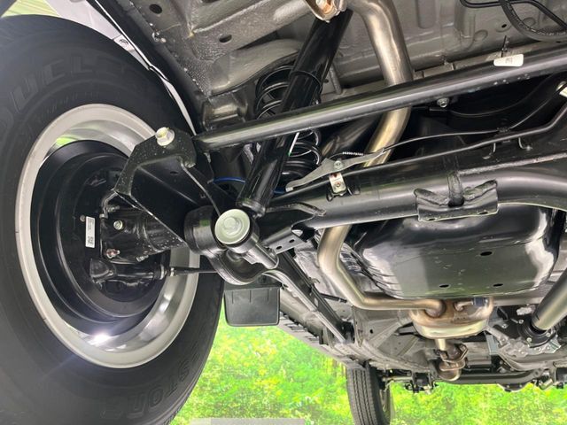 お車を安心してお乗りいただく為には、足回りの定期点検が欠かせません。サービスサポート（有償保証）では無料点検もご提供しており、安心のカーライフをお過ごしいただけるサポート体制が整っています。