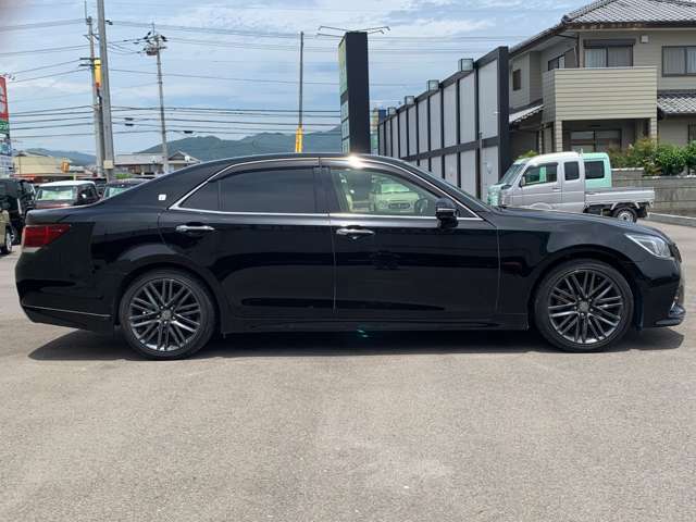 お車の車検・オイル交換・修理・鈑金塗装・ガラス修理・デントリペア・ボディコーティングなども幅広く対応しております。その際は無料で代車を貸し出し致します。車の事は何でもお任せください！