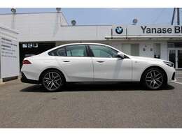 BMW認定中古車は、ドイツ本社と同様の教育・訓練を受けたBMW専門のメカニックが100項目以上のポイントを徹底的にチェックし、厳選した車輌のみを販売しております。