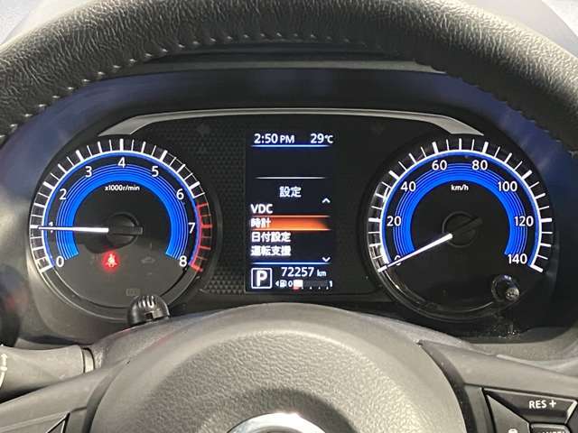 【メーター】メーター内のカラーディスプレイには運転をサポートするさまざまな情報を表示！
