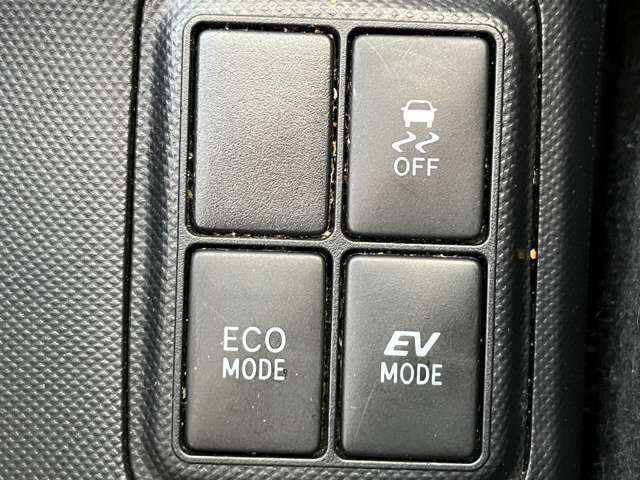 中古車をご購入するにあたって安心なアフターサービス。全国の正規ディーラー様にて保証修理が可能となるグレードアップ保証。詳しくはスタッフまで！！