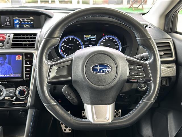 こちらはハンドルの写真です。中古車なので、若干の使用感はありますが、破損、不具合等はありません。弊社はユーザー様から買取した車両を、一台一台チェックして問題のない車両を掲載しております。ご安心ください