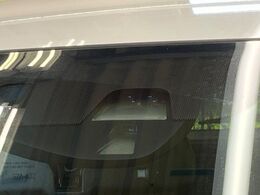 【シティブレーキアクティブシステム】低速走行中に前方の車両等を認識し、衝突しそうな時は警報とブレーキで衝突回避と被害軽減をアシスト。より安全にドライブをお楽しみいただけます。