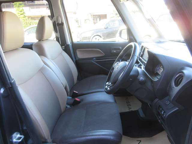 内外装及びエンジンルーム等、専用クリーニング実施します！室内はハンドル廻りからシート、床に至るまで、エンジンルームやボディももちろん隅々まで専門スタッフが一生懸命クリーニングし磨き上げています！