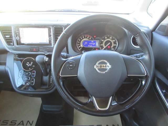 清潔で広々した座席です！是非、現車を見て体感してみてください。