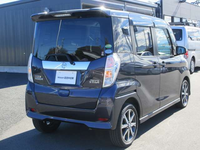 エマージェンシーブレーキは、 約10～80km/h の範囲で前方の車両や歩行者と衝突する可能性がある場合に作動し、自動的に停止又は減速することにより 衝突回避や衝突被害の軽減を図ります。