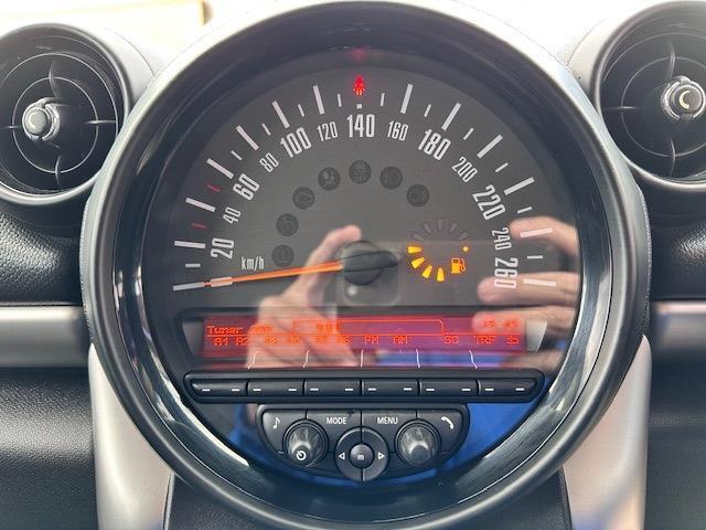 速度メーターはセンターにあり、少し変わっている所がいいですね！