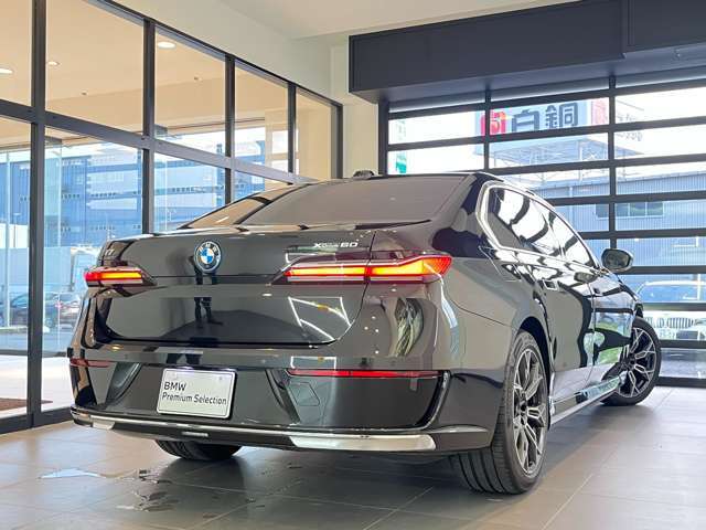 BMWのメカニックによる、100項目の納車前点検エンジン、ミッション、マフラー、電気系統やコンピュータなどを詳細に点検します。交換基準の部品があれば、純正部品を使用し整備した後にお客様にお渡しします。