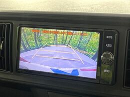 【バックカメラ】駐車時に後方がリアルタイム映像で確認できます。大型商業施設や立体駐車場での駐車時や、夜間のバック時に大活躍！運転スキルに関わらず、今や必須となった装備のひとつです！