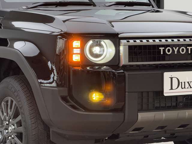 純正LEDヘッドライトは暗い夜道でも視認性が高く安心です。デイライト付きで昼間でもお洒落な演出付きです。