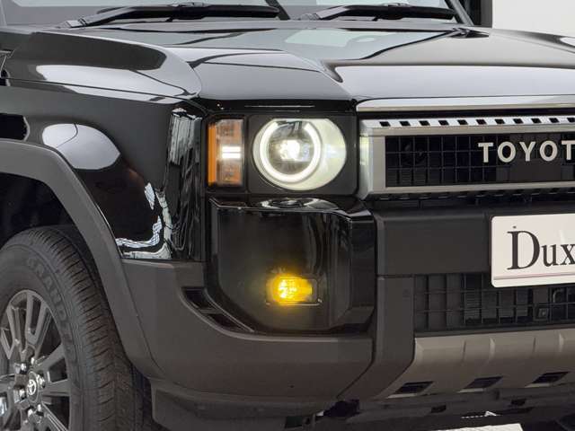 純正LEDヘッドライトは暗い夜道でも視認性が高く安心です。デイライト付きで昼間でもお洒落な演出付きです。