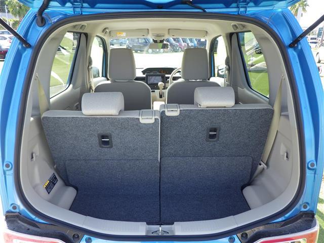 【トランク】積み込みやすくて、たっぷり積める荷室です。シートアレンジできるものは、乗車人数と荷物の量や大きさによってシートを動かすことができるので、より快適なドライブが可能です！