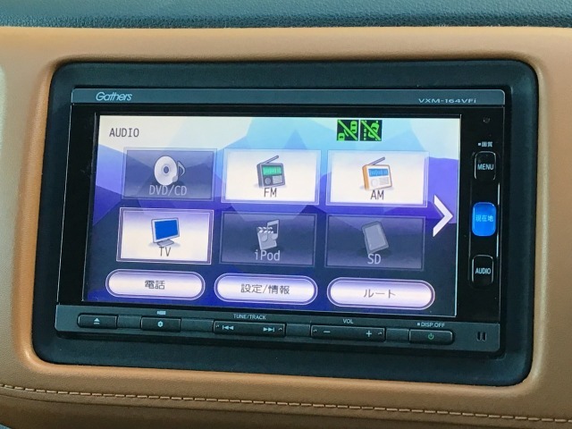 ナビゲーションはギャザズメモリーナビ（VXM-164VFi）を装着しております。AM、FM、CD、DVD再生、Bluetooth、フルセグTVがご使用いただけます。初めて訪れた場所でも安心ですね！