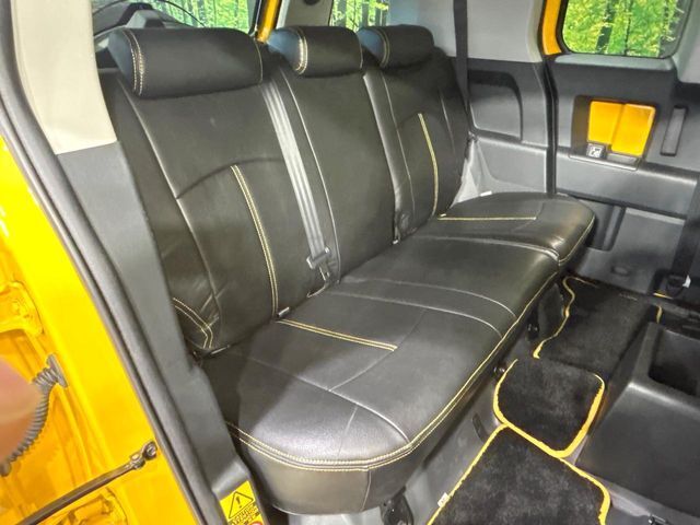 後部座席も気になるようなキズ・汚れやへたり等、大きなダメージはなく、良好な状態です。