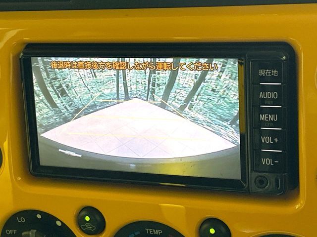 【バックカメラ】駐車時に後方がリアルタイム映像で確認できます。大型商業施設や立体駐車場での駐車時や、夜間のバック時に大活躍！運転スキルに関わらず、今や必須となった装備のひとつです！