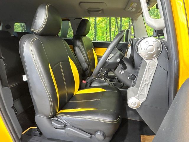 運転席シート廻りは使用感も少なく、良好な状態となっています。丁寧に使われていたことがよくわかりますね。