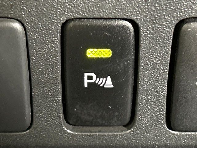 【リアパーキングセンサー】バンパーに付いたセンサーが障害物を検知！一定の距離に近づくとアラートで教えてくれます♪狭い駐車スペースや車庫入れ時も安心ですね☆