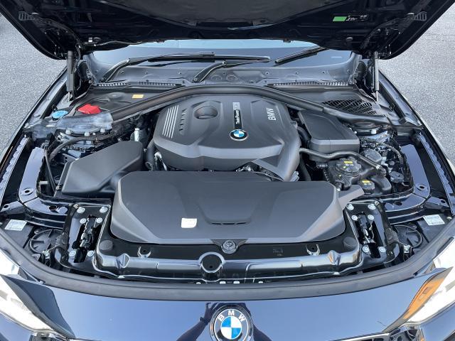 安心のBMW認定中古車は100項目の箇所を徹底的にチェック致します。機械的な箇所や電気系、コンピューターなどをご納車前に点検し、交換基準に達した部品は全て新品に修理返品した後にご納車致します。