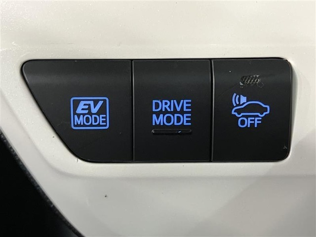 当社の車は納車前にしっかり点検・整備してお届けになります。全国5，000箇所対応のトヨタロングラン保証付！
