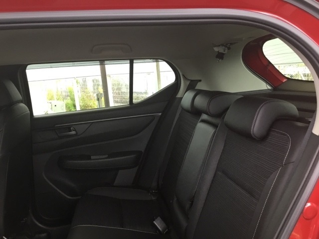 分割可倒式リヤシートです。さまざまなシーンにあわせてシートアレンジが可能です。