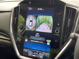 【マルチテレインモニター】車のフロントやサイドのカメラ画像を同時にモニター表示することで、悪路や狭い道を走行時でも周囲の状況確認ができ安心！本格SUVにうれしい装備です♪
