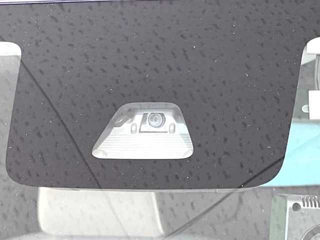 【スマートアシスト】走行中に前方の車両等を認識し、衝突しそうな時は警報とブレーキで衝突回避と被害軽減をアシスト。より安全にドライブをお楽しみいただけます。