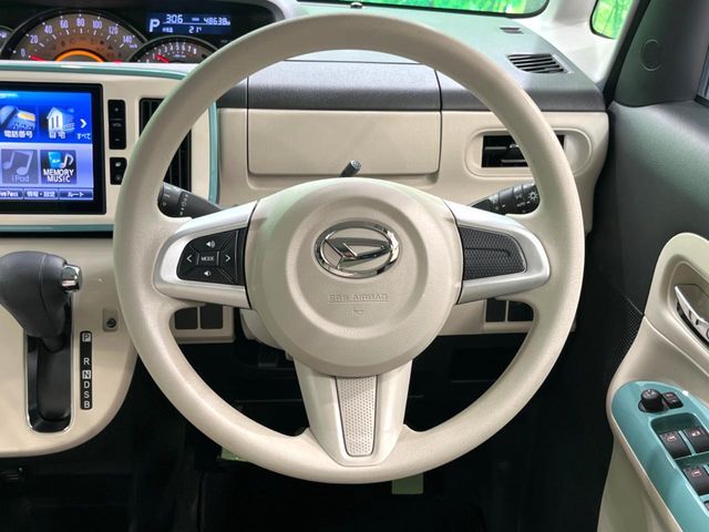 インテリアに合わせたデザインのステアリングは、運転される方のことも考え、運転しやすい形状、大きさです。是非一度、実際に触ってお確かめください。