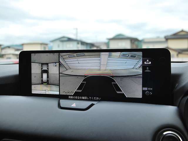 12.3インチ高精細ディスプレイは、ナビやオーディオ情報を鮮明に表示。直感的な操作性で、走行中の情報確認や機能設定もスムーズに行え、快適なドライブをサポートします。